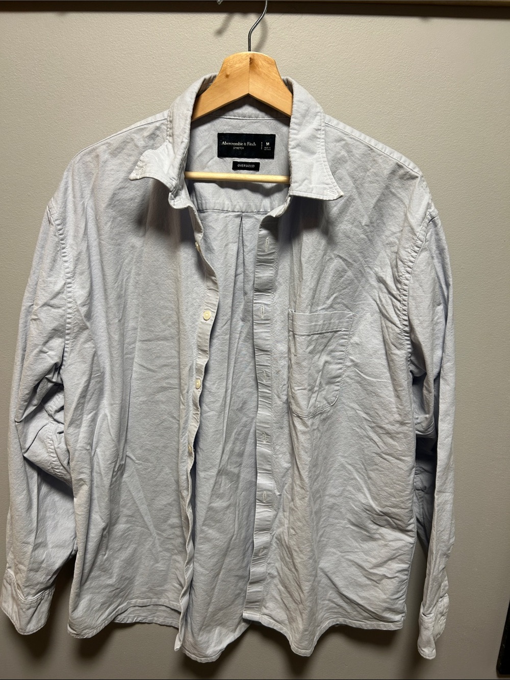 Abercrombie & Fitch Light Grey Men's Long-Sleeve Button-Up Shirt